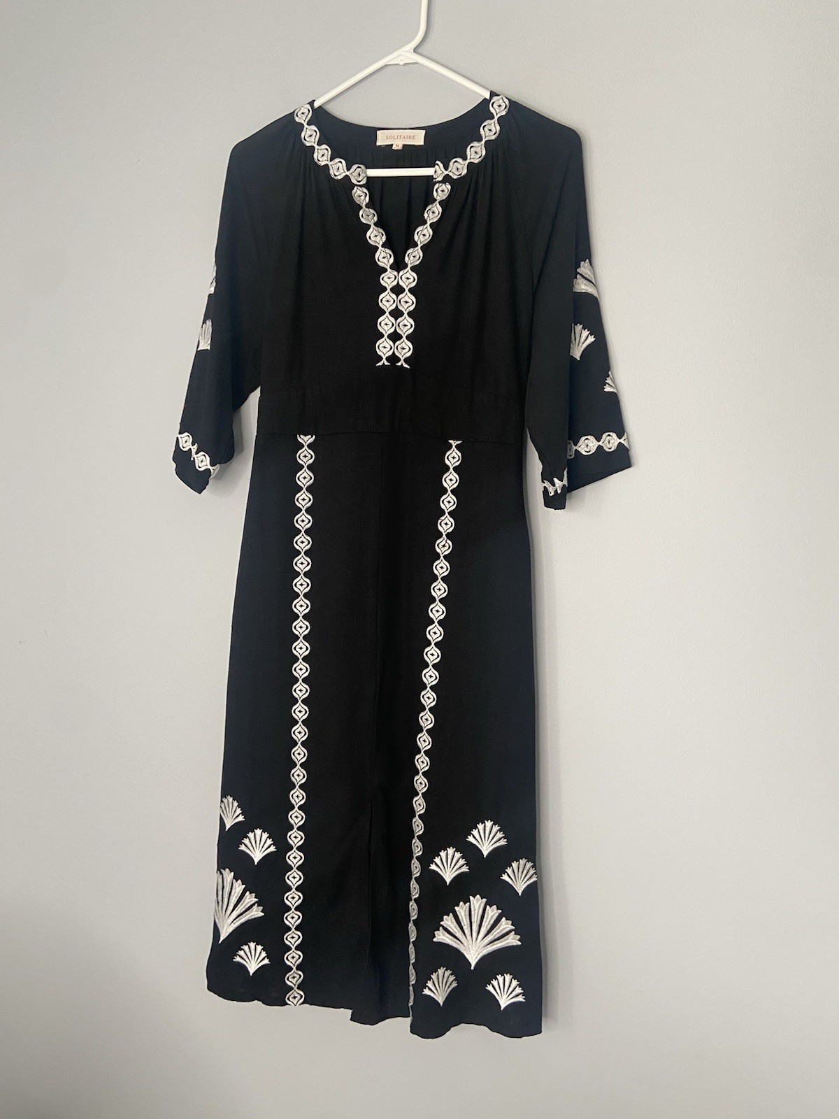 Solitaire black and white embroidered Black Midi Dress sz M