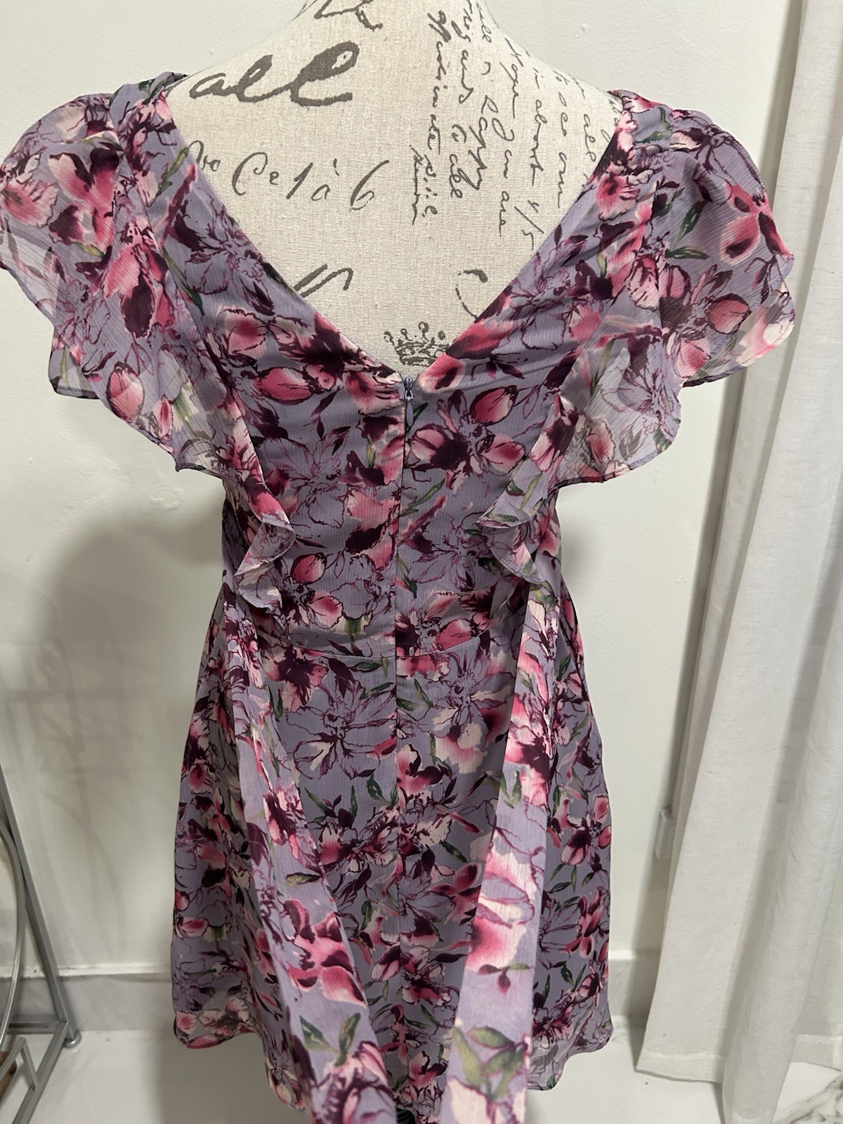 Express Lavender Floral Midi Dress Pink Accents V-Neck Flutter Short Sleeve 6