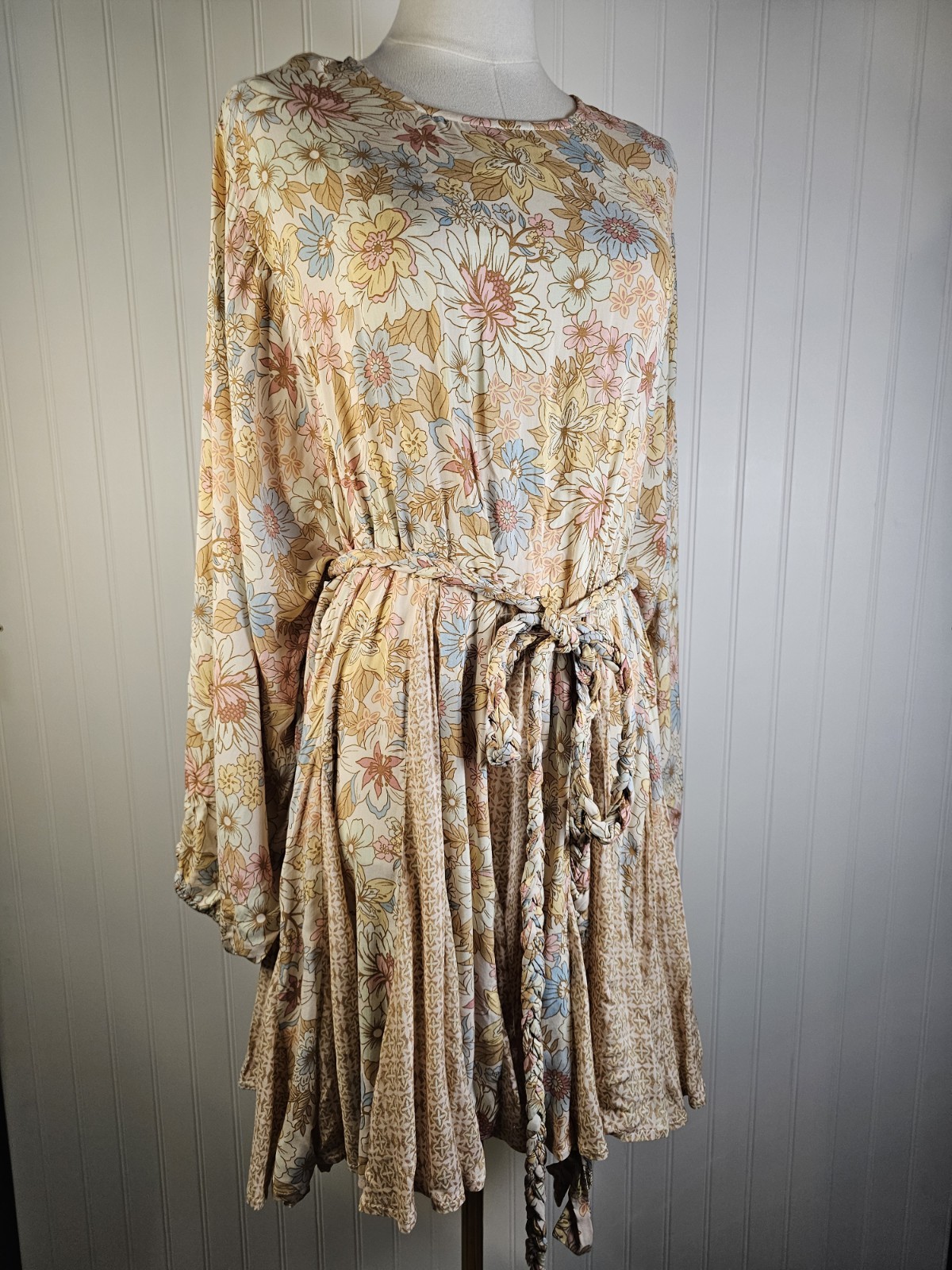 Vici Relaxed Floral Knoted Rope Belted Dress Women’s M Romantic Boho Ruffle