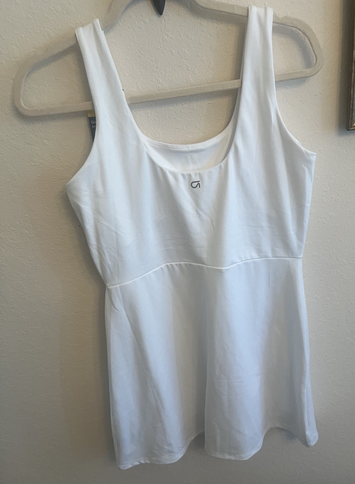 GapFit Women’s White Active Tank Dress M Moisture Wicking Pockets Square Neck