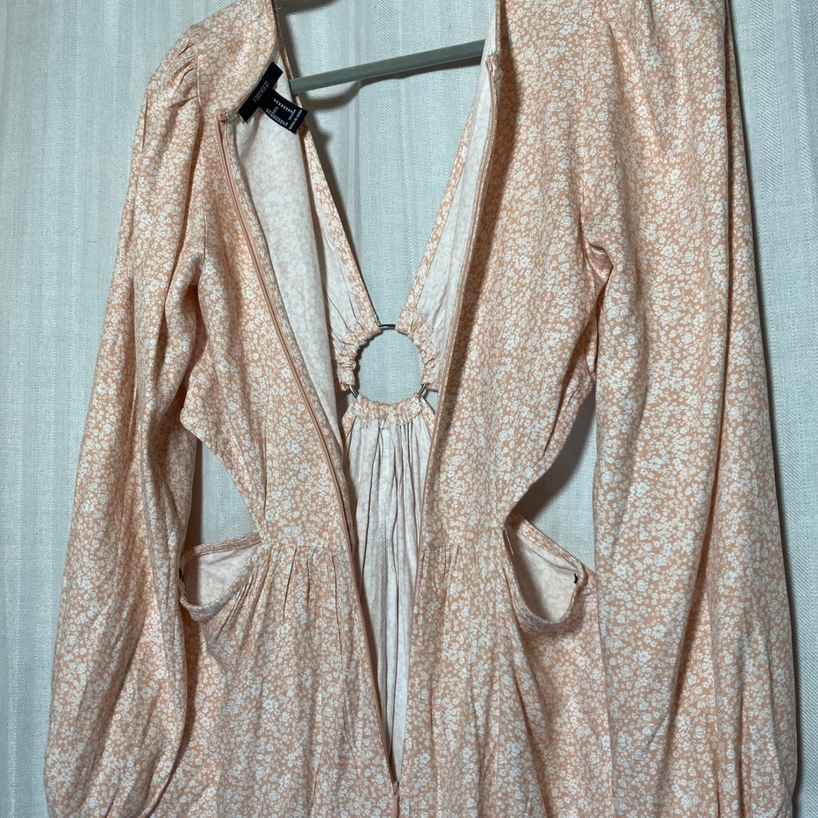 Forever 21 Peach Floral Cutout Ring Mini Dress Long Puff Sleeve M Boho Festival