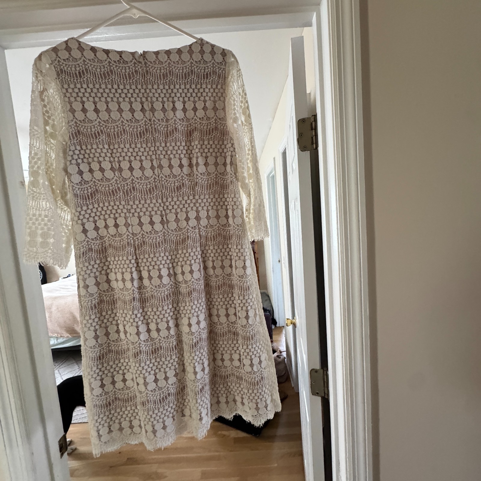 JESSICA HOWARD Lace Overlay Shift Dress 3/4 sleeve size 6 Cream/Ivory Lined