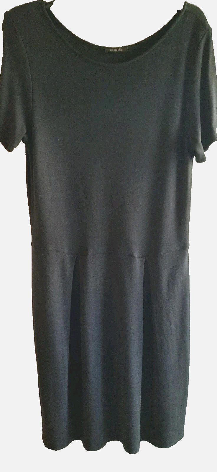 MARIPOSA Stretch Knit Dress – M – Scoop Neck, Short Sleeves, Inverted Pleats