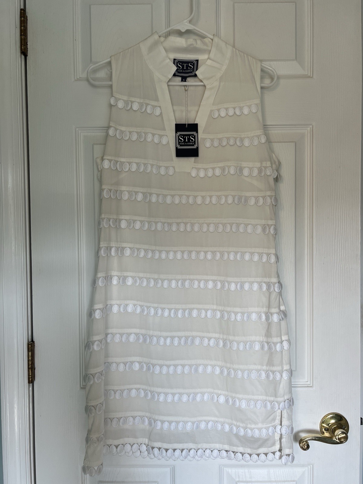 NWT Sail To Sable Button Front Sleeveless White Shift Dress, Size: S