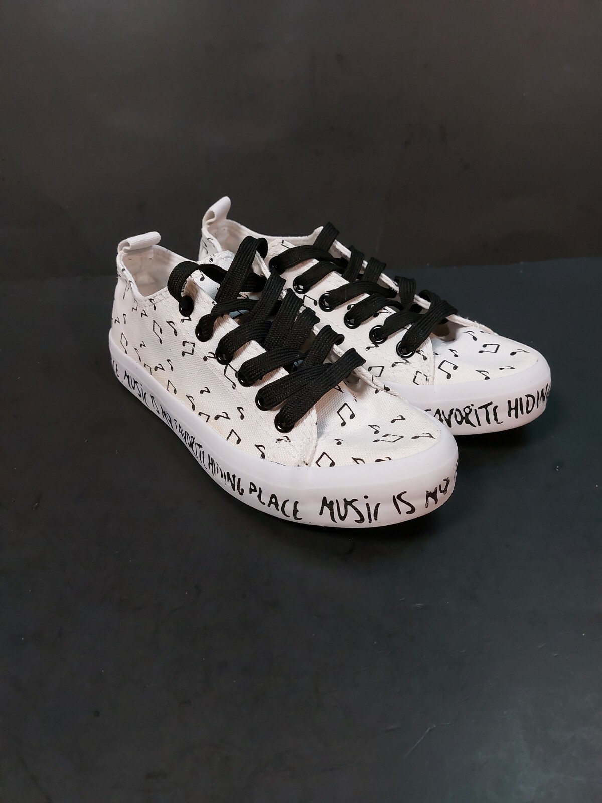 Hot Topic music note Shoes size 5 girls white black sneakers