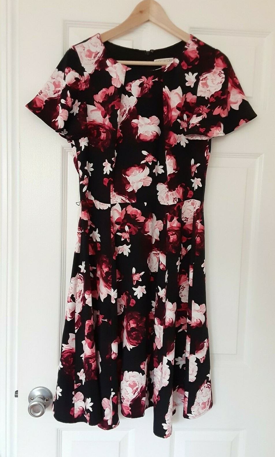 EVA MENDES FOR NEW YORK & COMPANY BLACK FLORAL DRESS sz 8 FREE SHIPPING