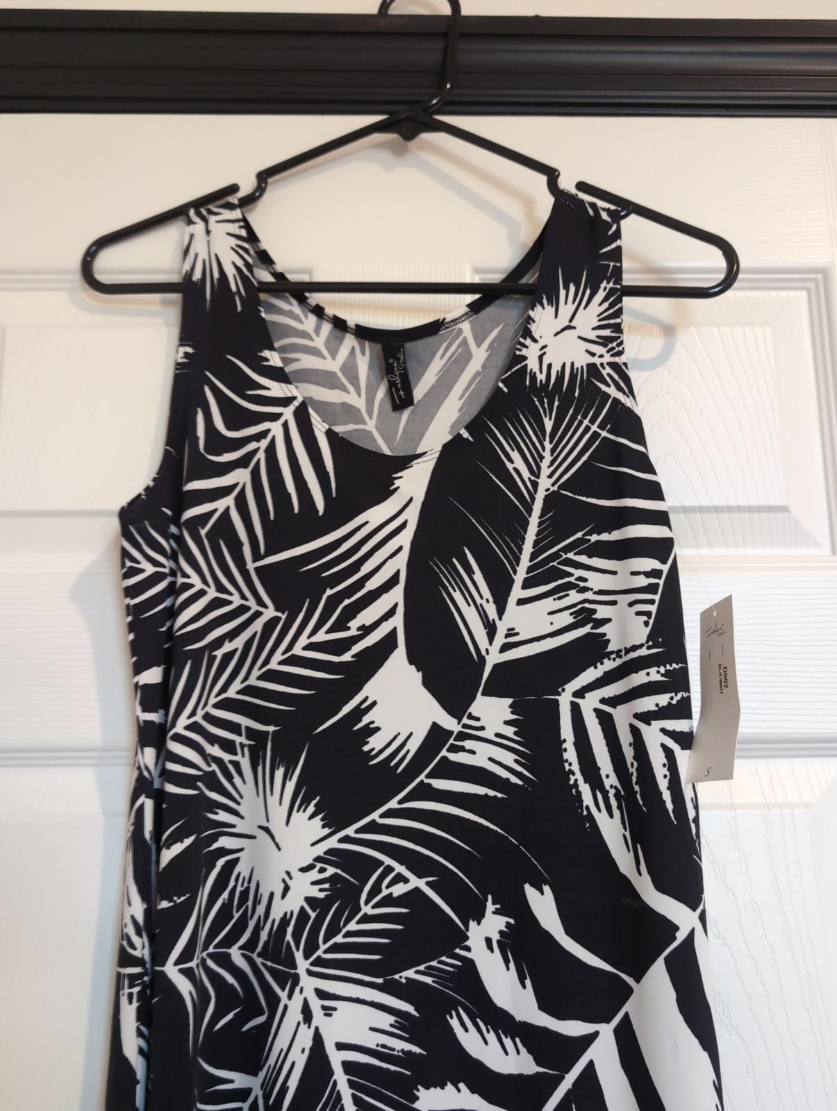 Small NWT black and white tropical dress