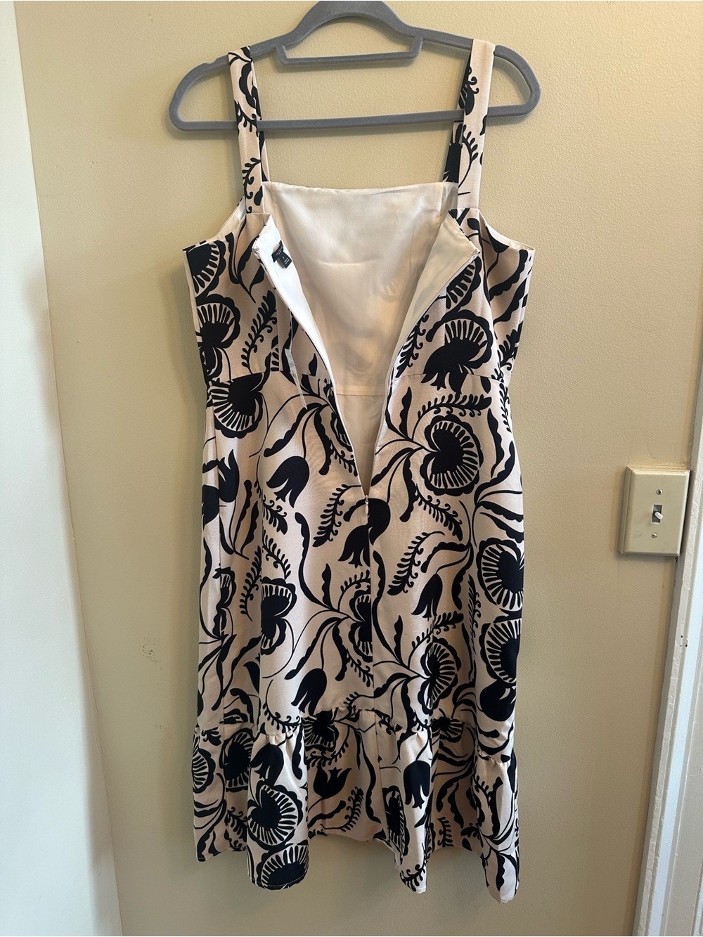 Ann Taylor Beige and Black Floral A-Line Dress with Ruffle at Bottom Size 8