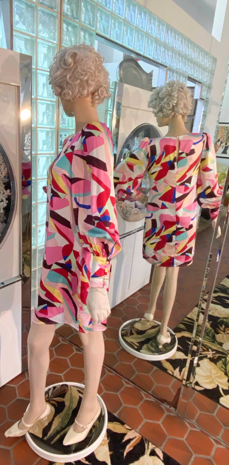 1970s copy Mini Dress Shift Size 6 Colorful Psychedelic Mod Puff Sleeve NWOT