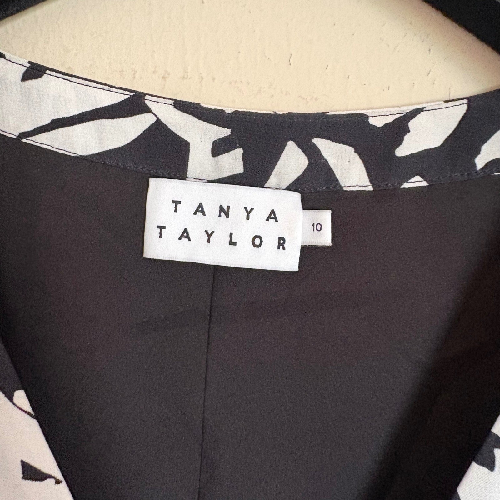 Tanya Taylor Black and White Silk Abstract Print V-Neck Mini Dress Size 10