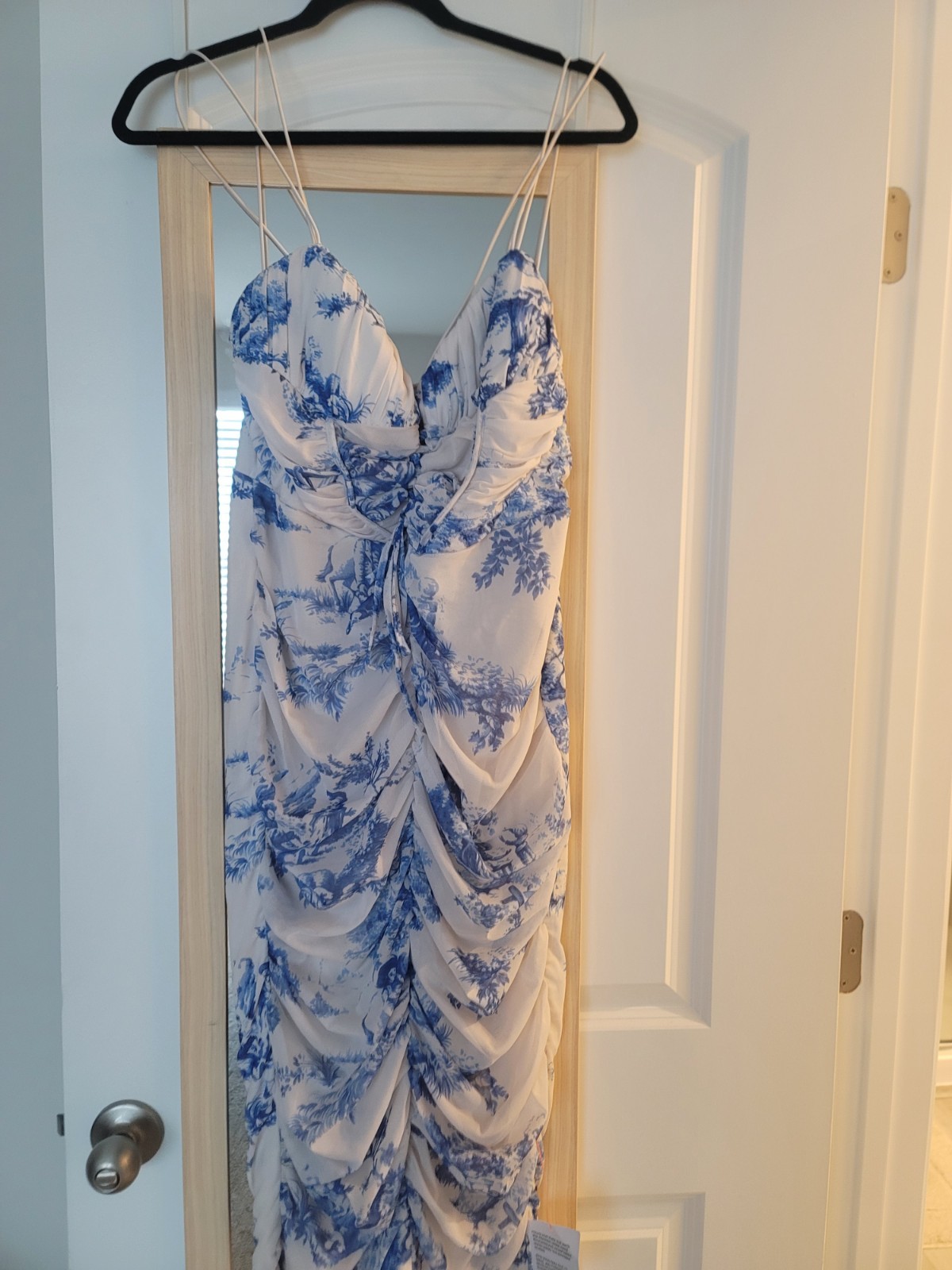 ASOS DESIGN White/Blue Floral Sleeveless One-Piece, Women’s dress. Size 10