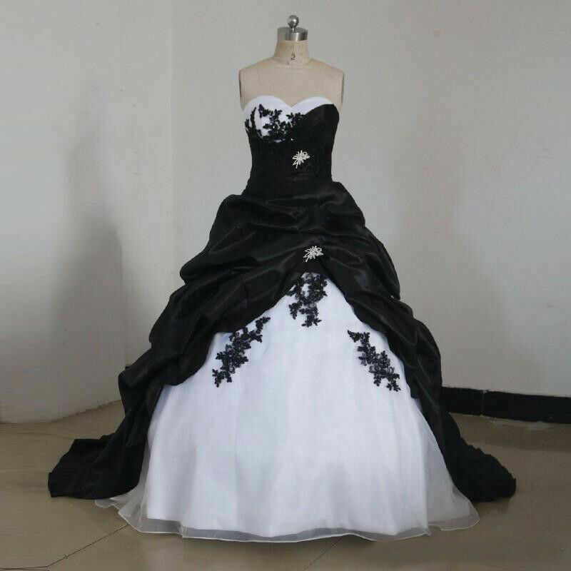 Black and White Gothic Wedding Dresses Vintage Sweetheart Appliques Bridal Gowns