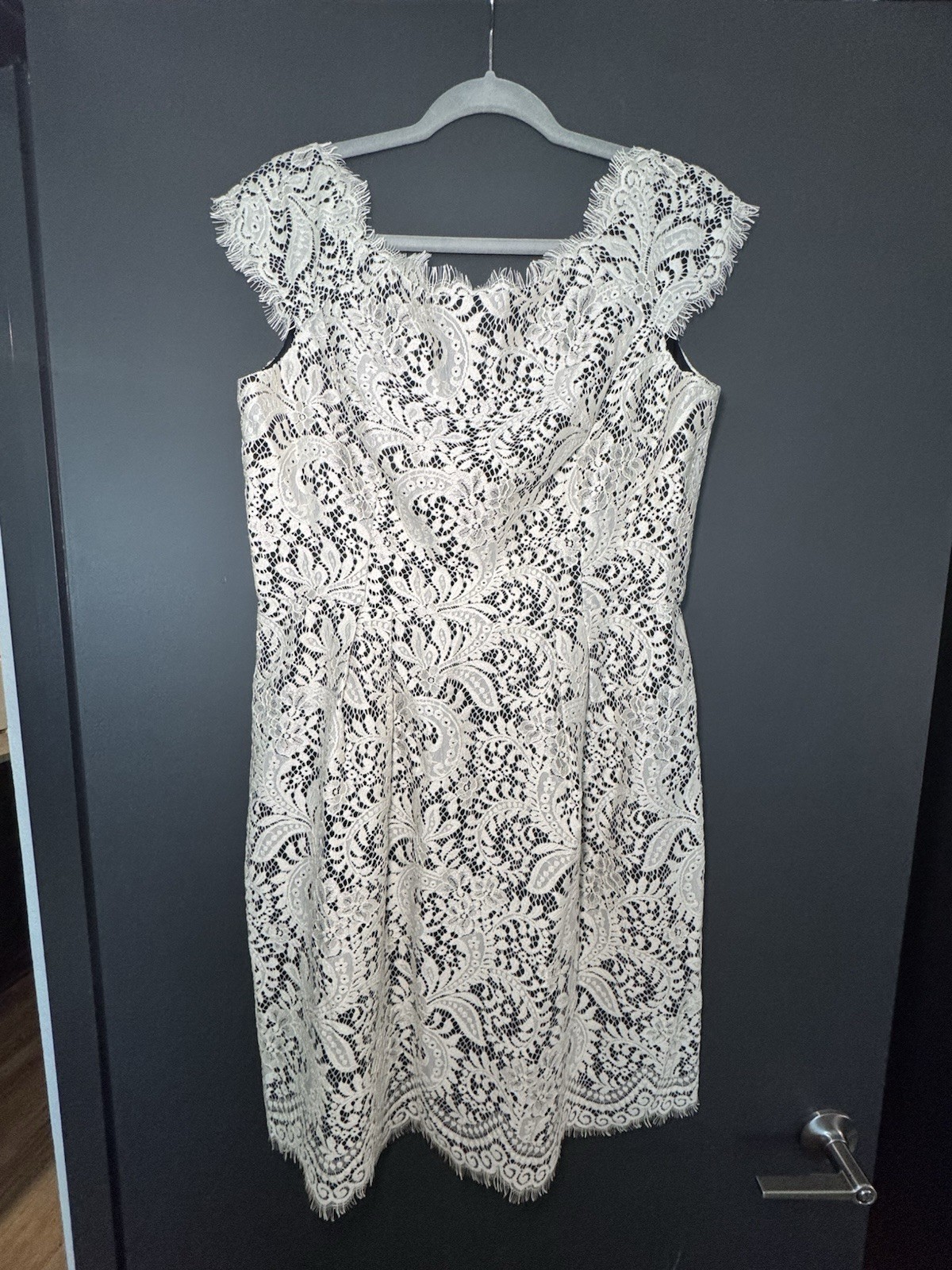 Shoshanna White/Black Floral Lace Overlay V-Neck A-Line Lined Dress 12