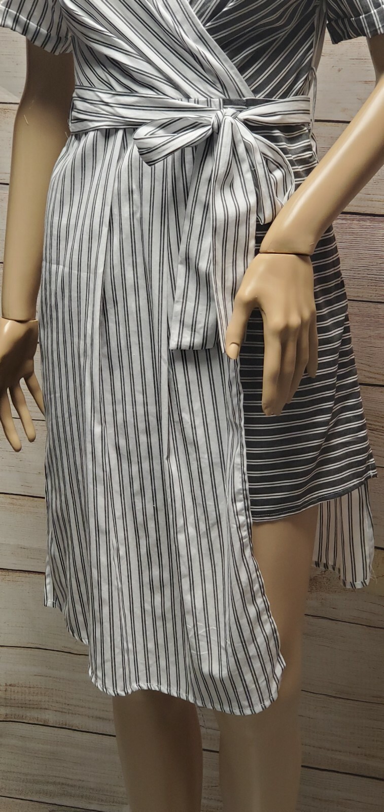 NWT VERY J M WHITE GRAY STRIPE V-NECK SURPLICE CUFFED HI-LOW BELTED BOHO DRESS