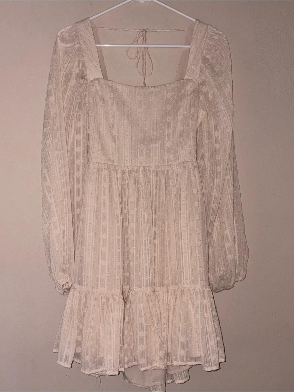 Lulu’s ‘Only you & I” cream long sleeve tie back dress S
