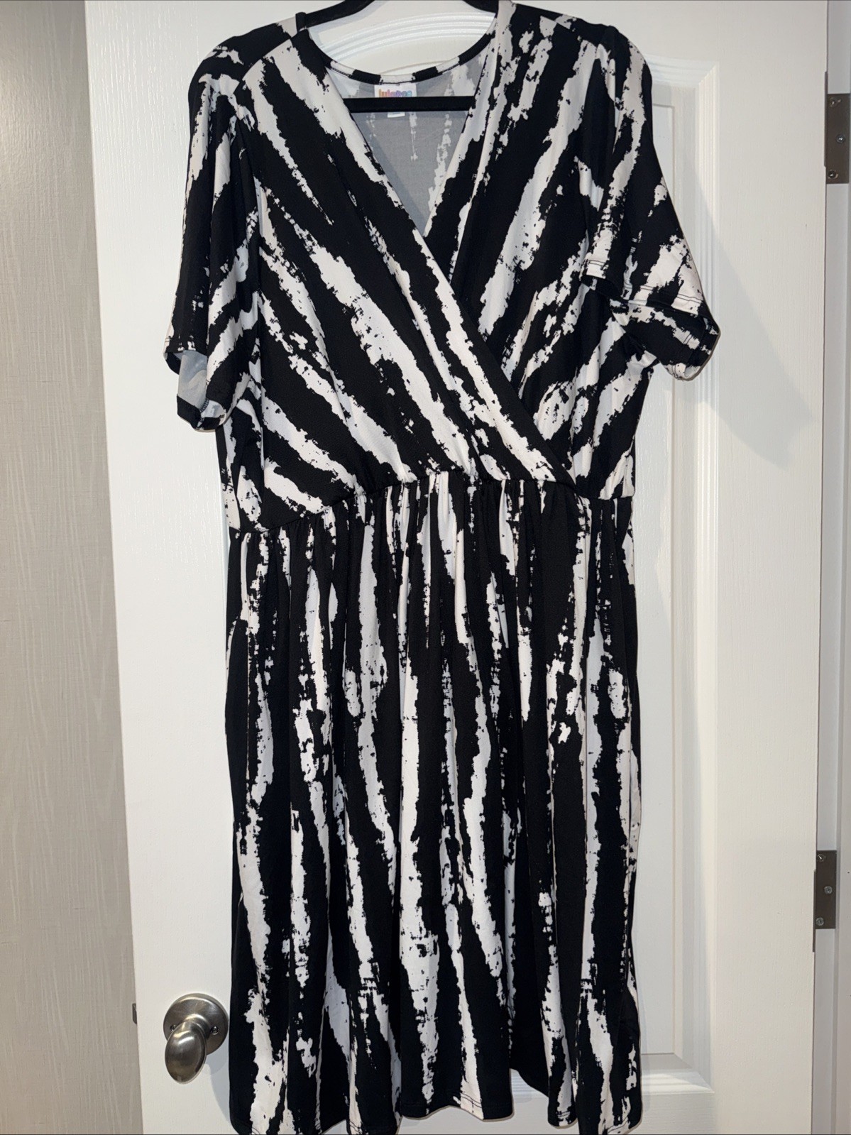 WOMENS KNEE LENGTH DRESS-LULAROE BLACK WHITE POLY SPANDEX SIZE 2XL