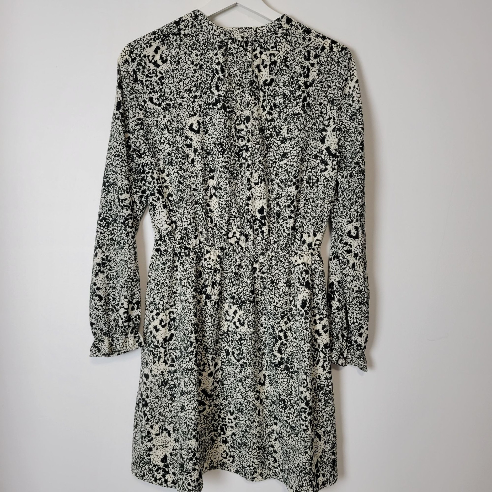 NEW H&M Snakeskin Patterned V-Neck Long Sleeve Dress Size 4