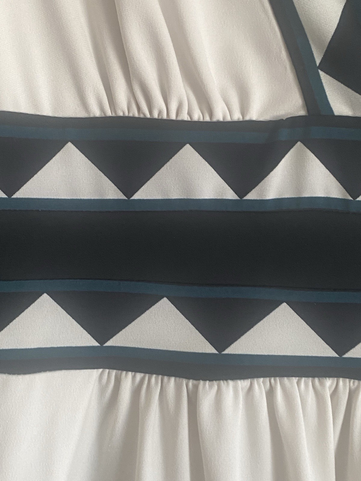 NWOT BCBGMAXAZRIA Black/Ivory Geometric Print Matte Jersey Knit Dress. Size Med.