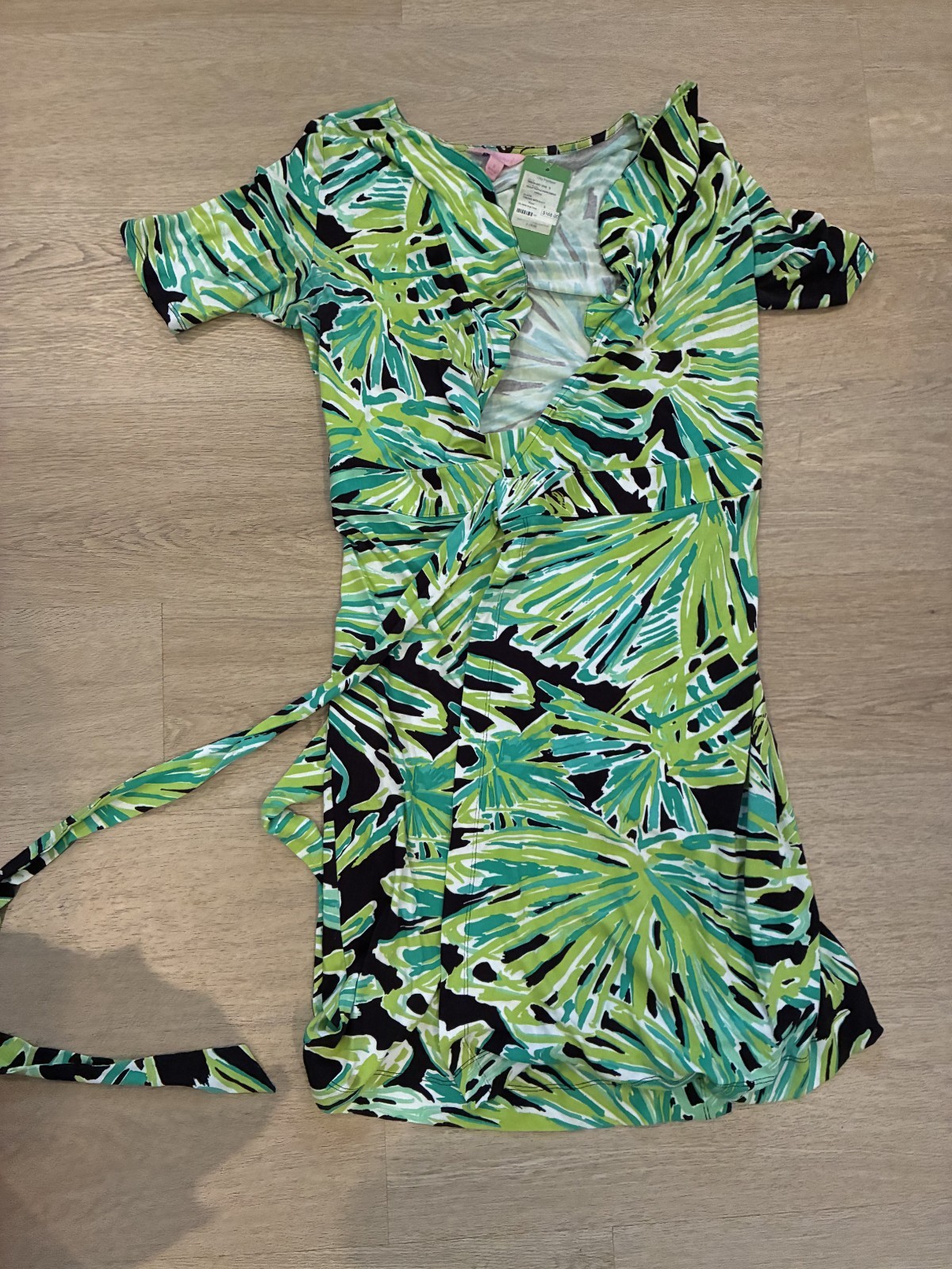 Lilly pulitzer dress women’s SZ Small Wrap Style Tropical Print jersey feminine