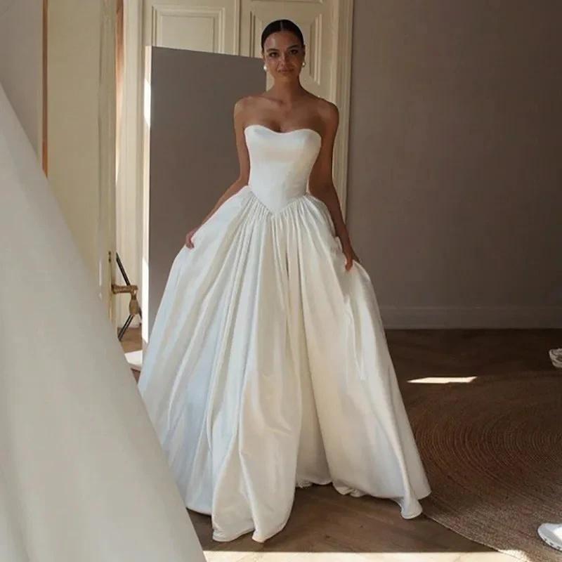 White Strapless Satin Wedding Dress Sweetheart A Line Pleated Bridal Gown Solid