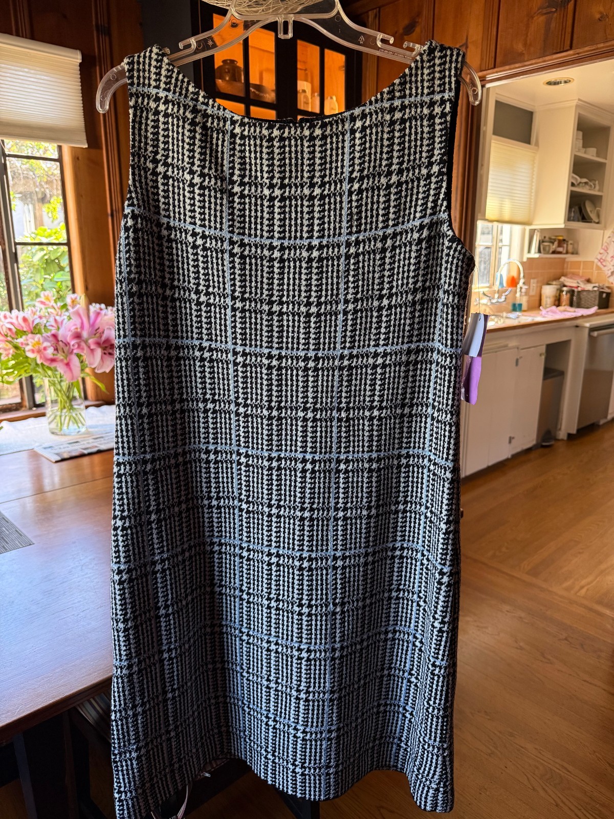 St. John Tweed Plaid in white black blue Sleeveless Sheath US Sz L Charity DS31