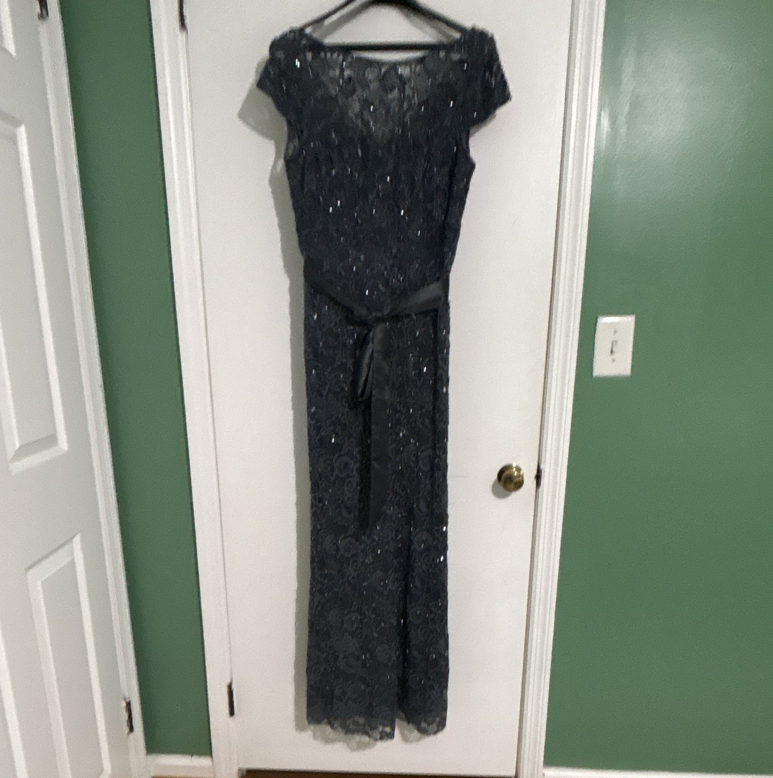 Adrianna Papell Women’s Size 6 blue/Gray Lace Sequin Neck formal dress.