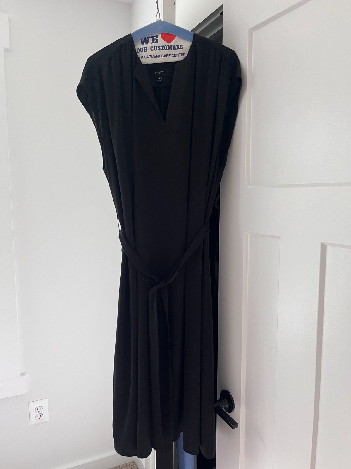 Banana republic sleevess black dress 14