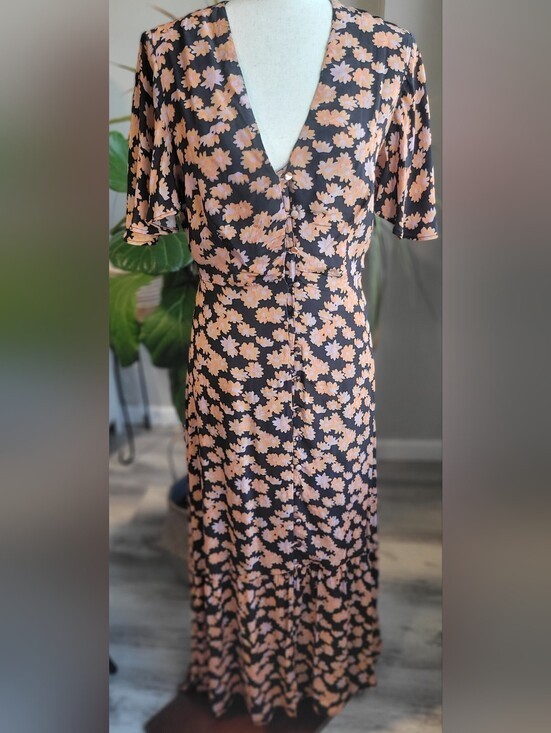 VEDA Floral Button-Front Maxi Dress – Size M – Boho Cottagecore
