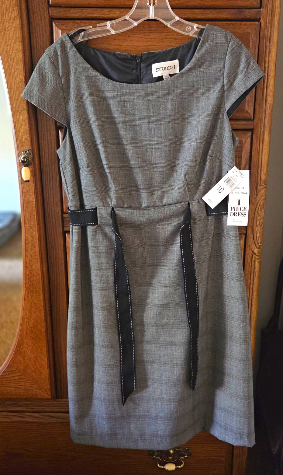 Studio I Women’s Gray/Black Plaid Sheath Knee Dress Scoop Neck Belted Zip 10