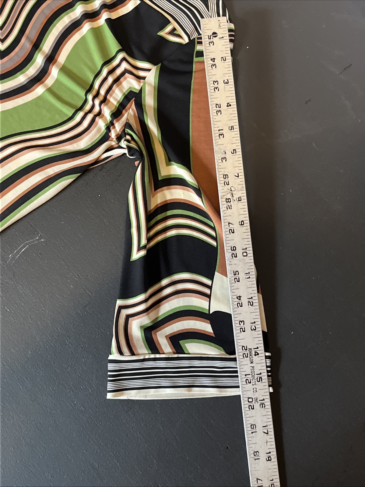 Ali Ro Abstract Retro Mod Print. Size 8. Polyester/Spandex. Excellent Condition