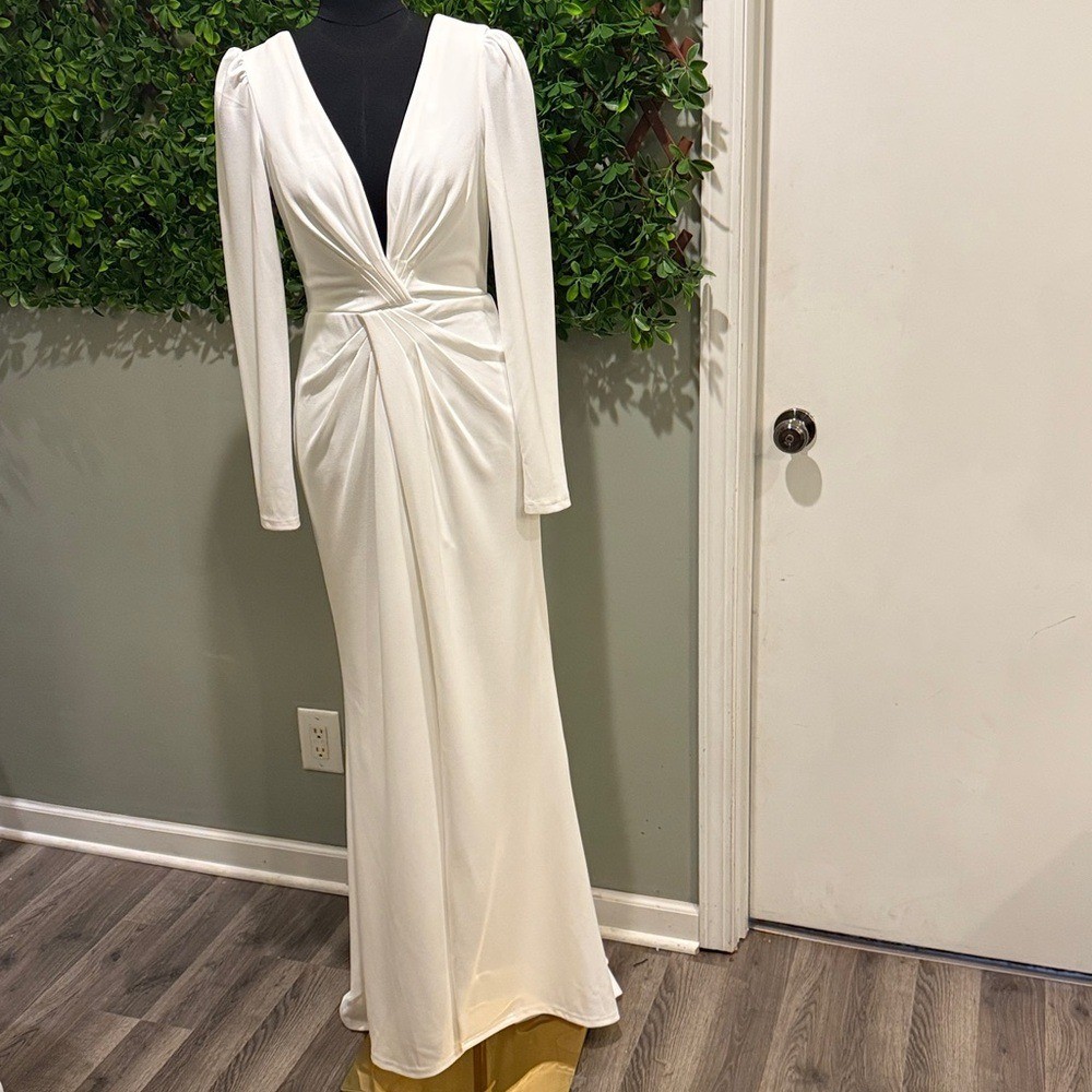 NWT- Stunning Romance White Long Sleeve Mermaid Dress *with imperfections*