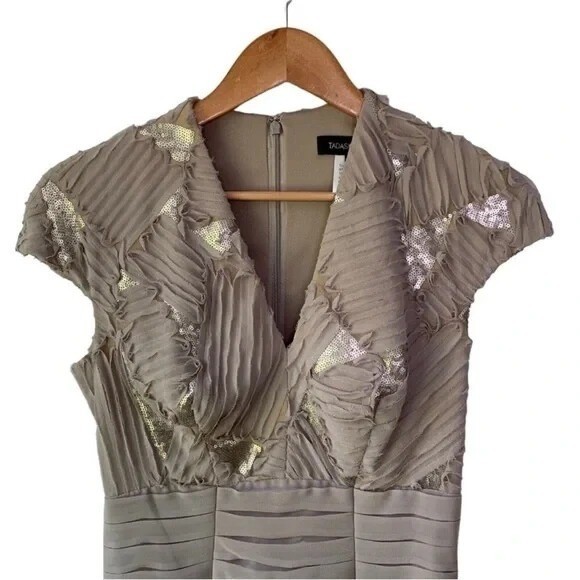 Tadashi Shoji Pleated Layered Chiffon Sequin Cap Sleeve Dress Size 4 Beige