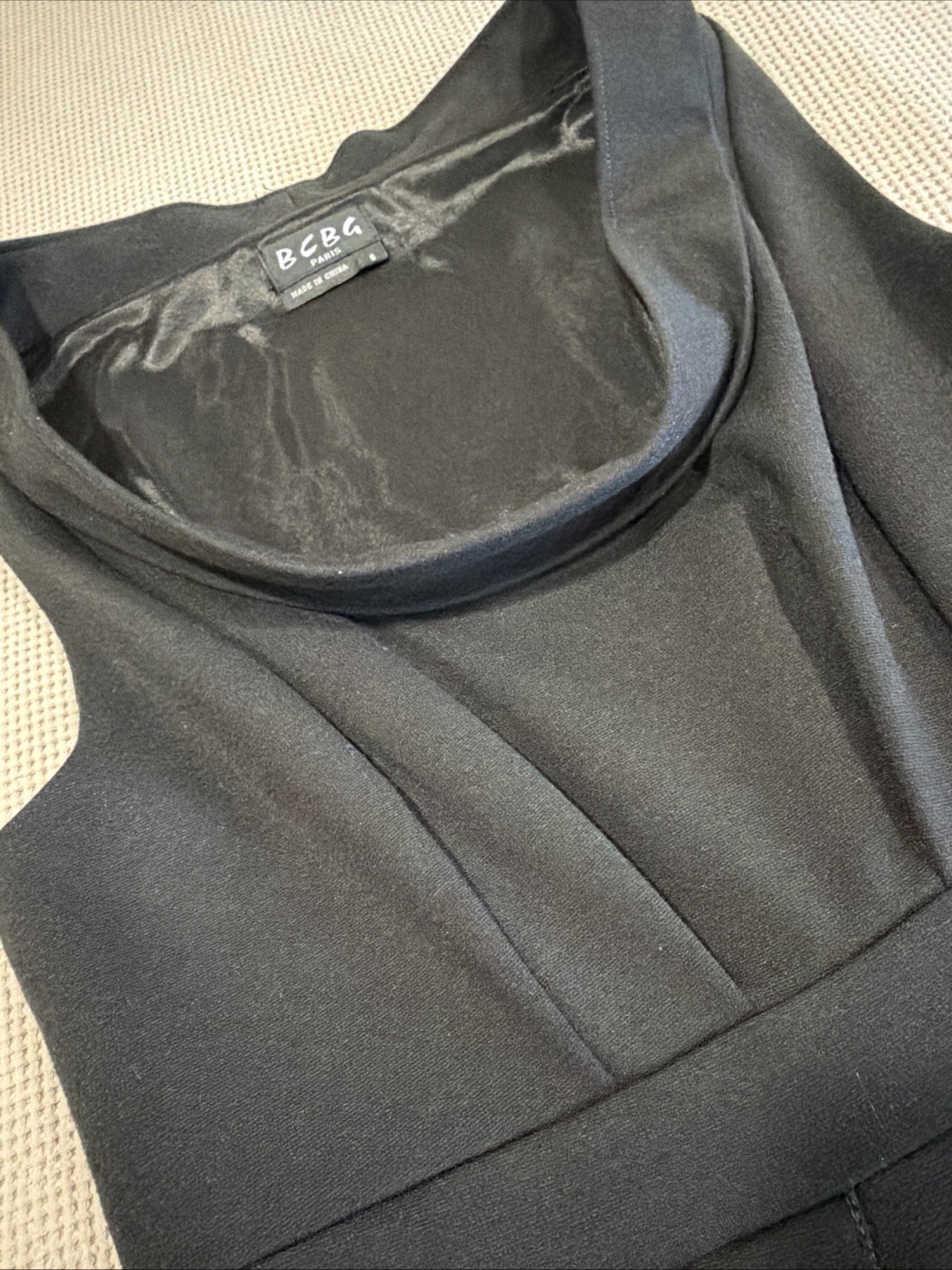 BCBG Black Sleeveless V-Neck Midi Dress Scoop In The Front Size 6 ￼
