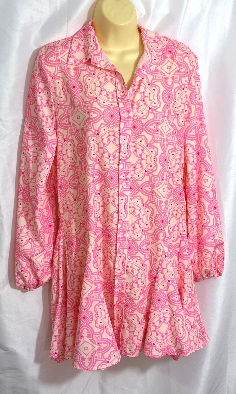 women’s dress size large pink geometric long sleeve button front collar polyeste