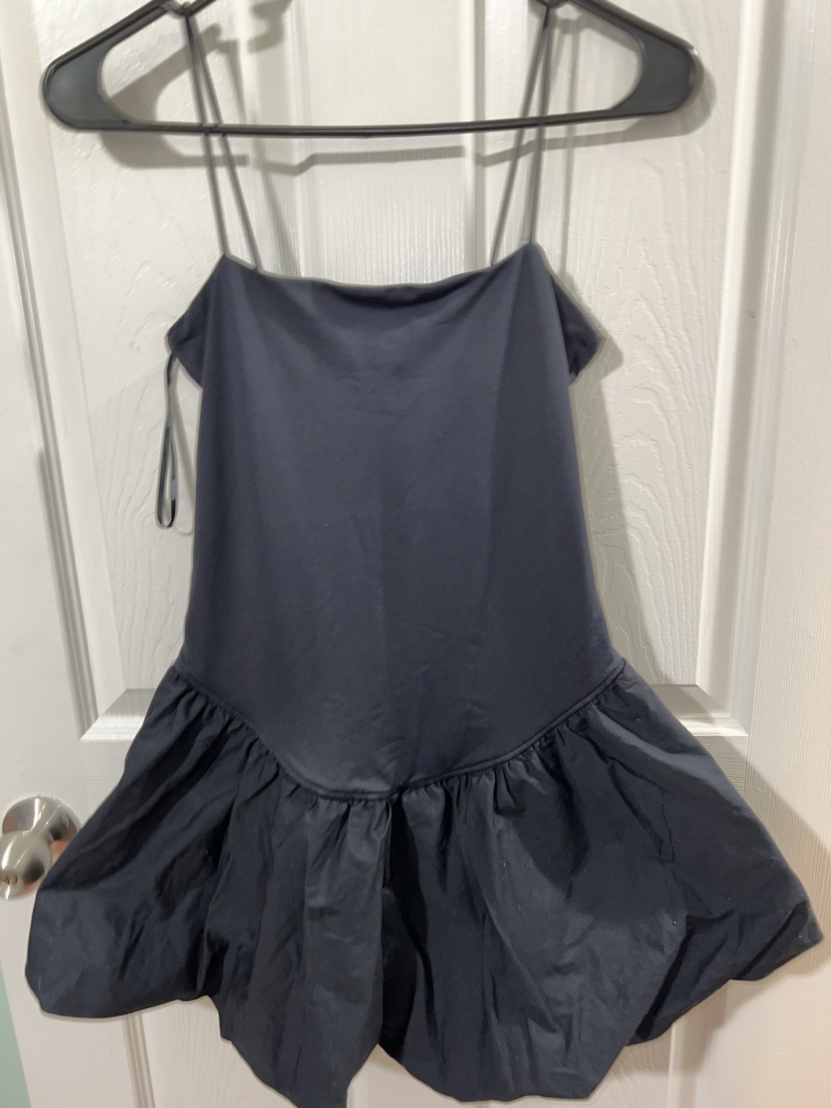 Forever 21 Poplin Balloon Bubble Hem Mini Dress in black. Spaghetti Straps. Sz M