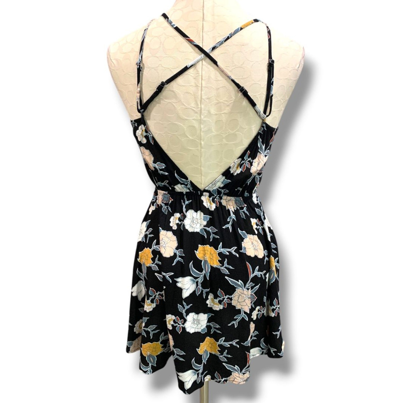 Small Kendall & Kylie V-Neck Sundress Floral Black Open Back