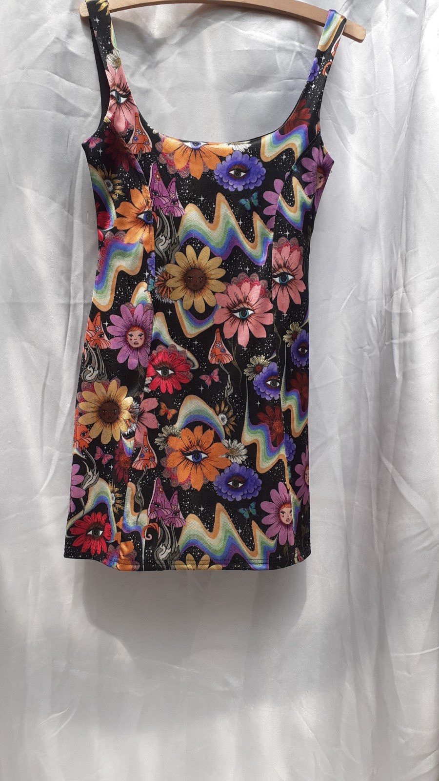 Urban Outfitters 60’s style dress. 30″ Chest. Hippy, Boho. Summer Dress. Silky.