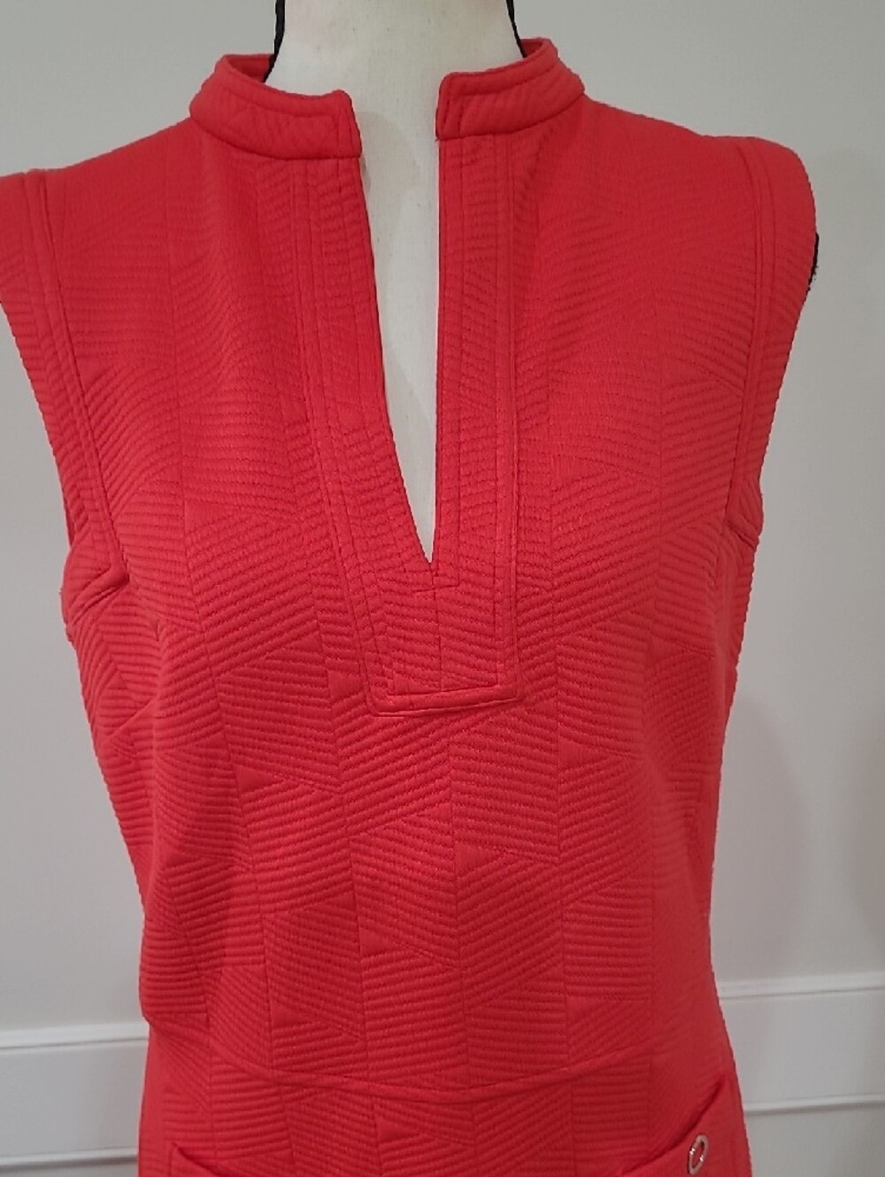 Tommy Hilfiger Sleeveless Split Neck Red Jacquard Knit Pocket Shift Dress Size 4