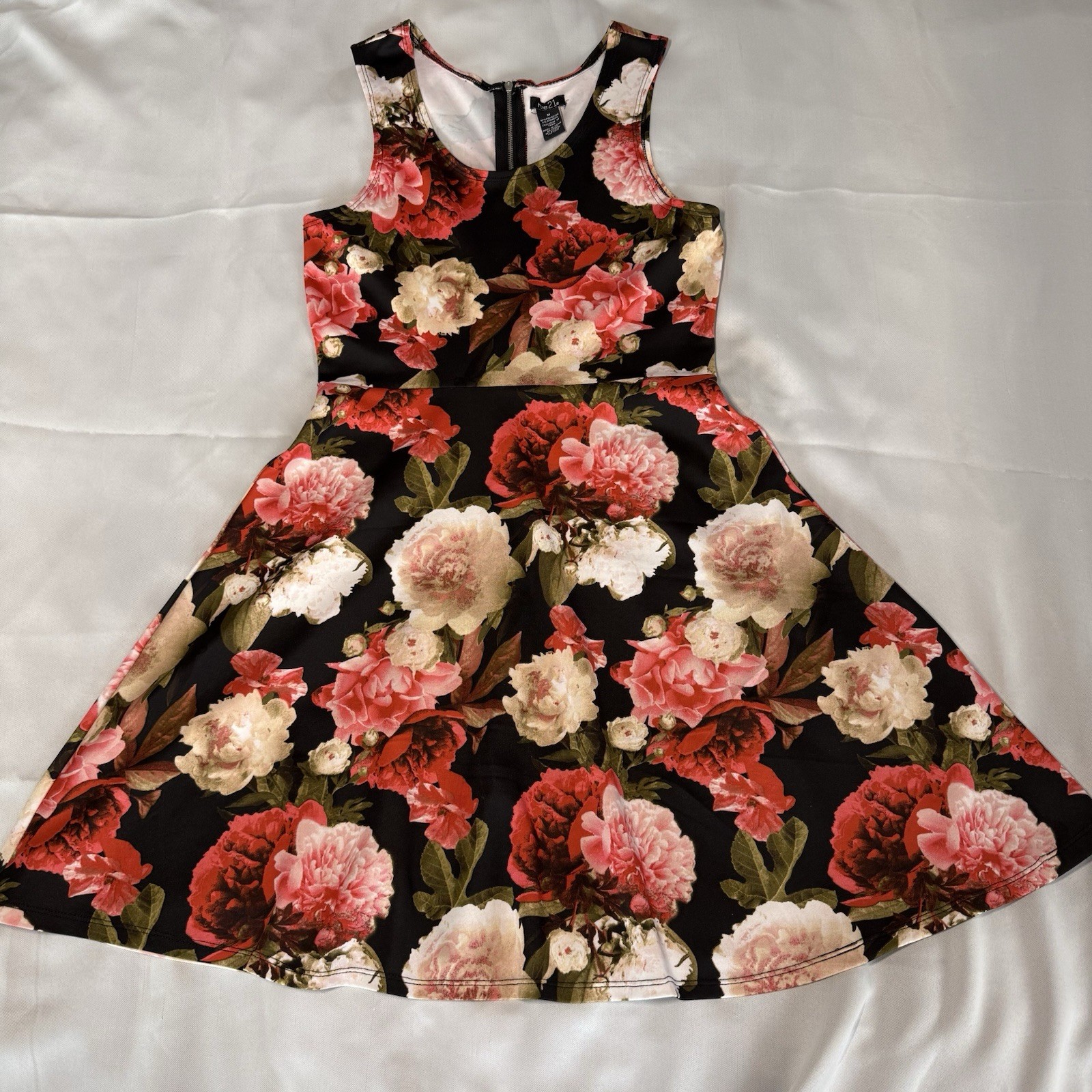 rue21 Women’s M Floral Round Neck Sleeveless Zip Back Short Fit & Flare Dress
