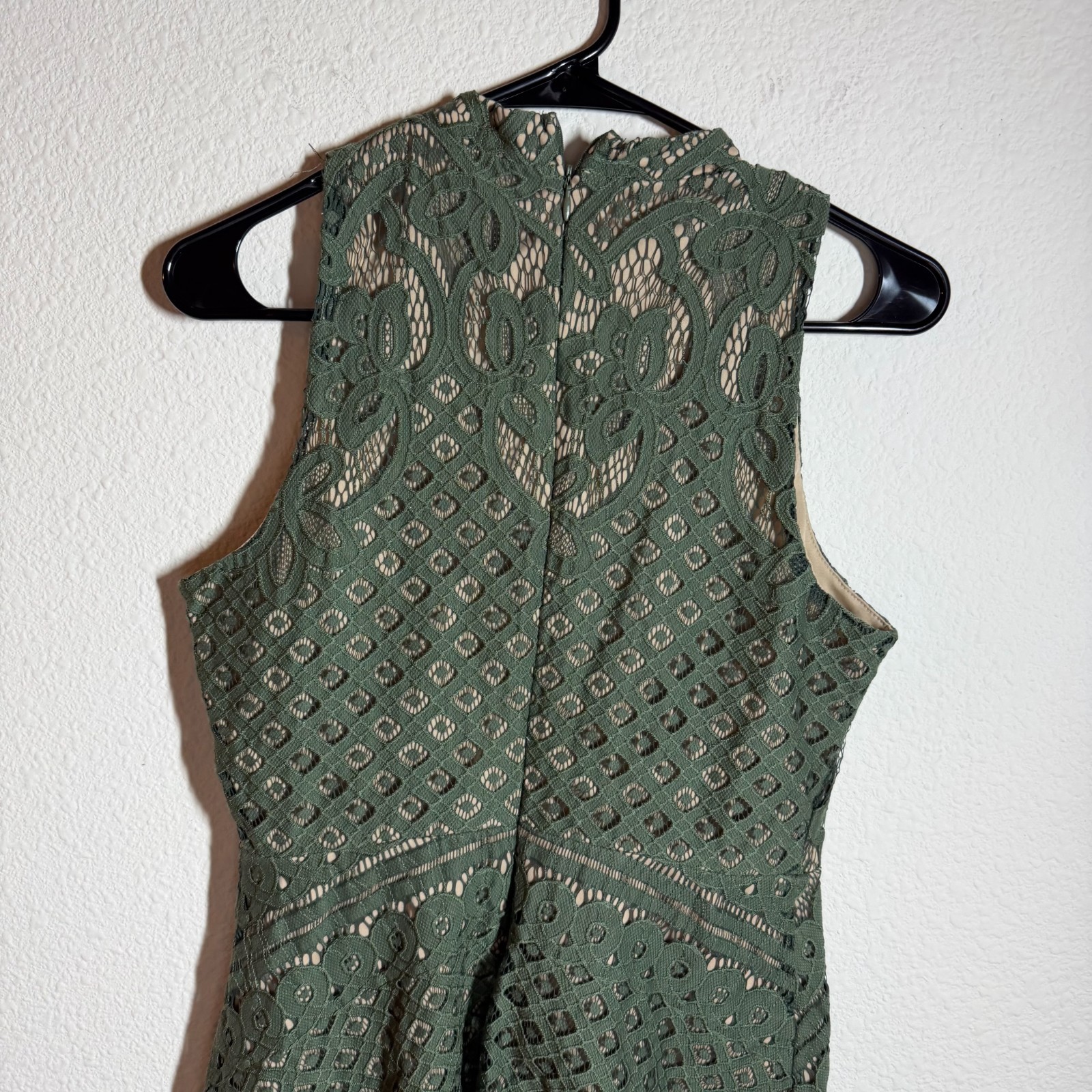 Love, Fire Lace Mini Dress Womens Large Sage Green Lined Sleeveless Back Zip
