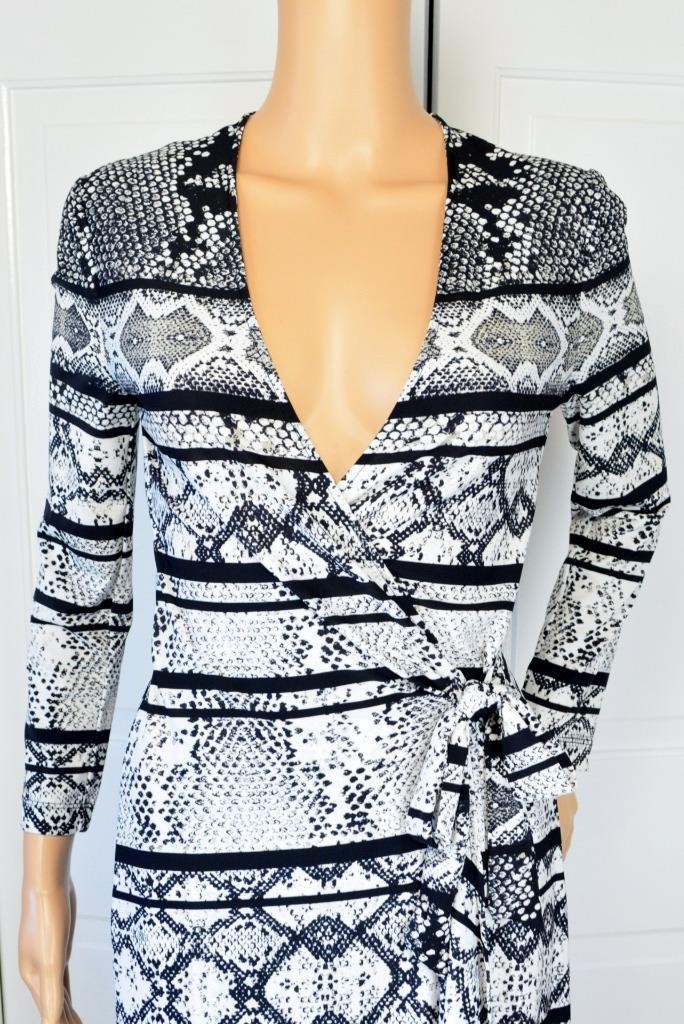BCBG Maxazria Adele B&W Reptile Snake Print Deep V Stretchy Wrap A-Line Dress XS