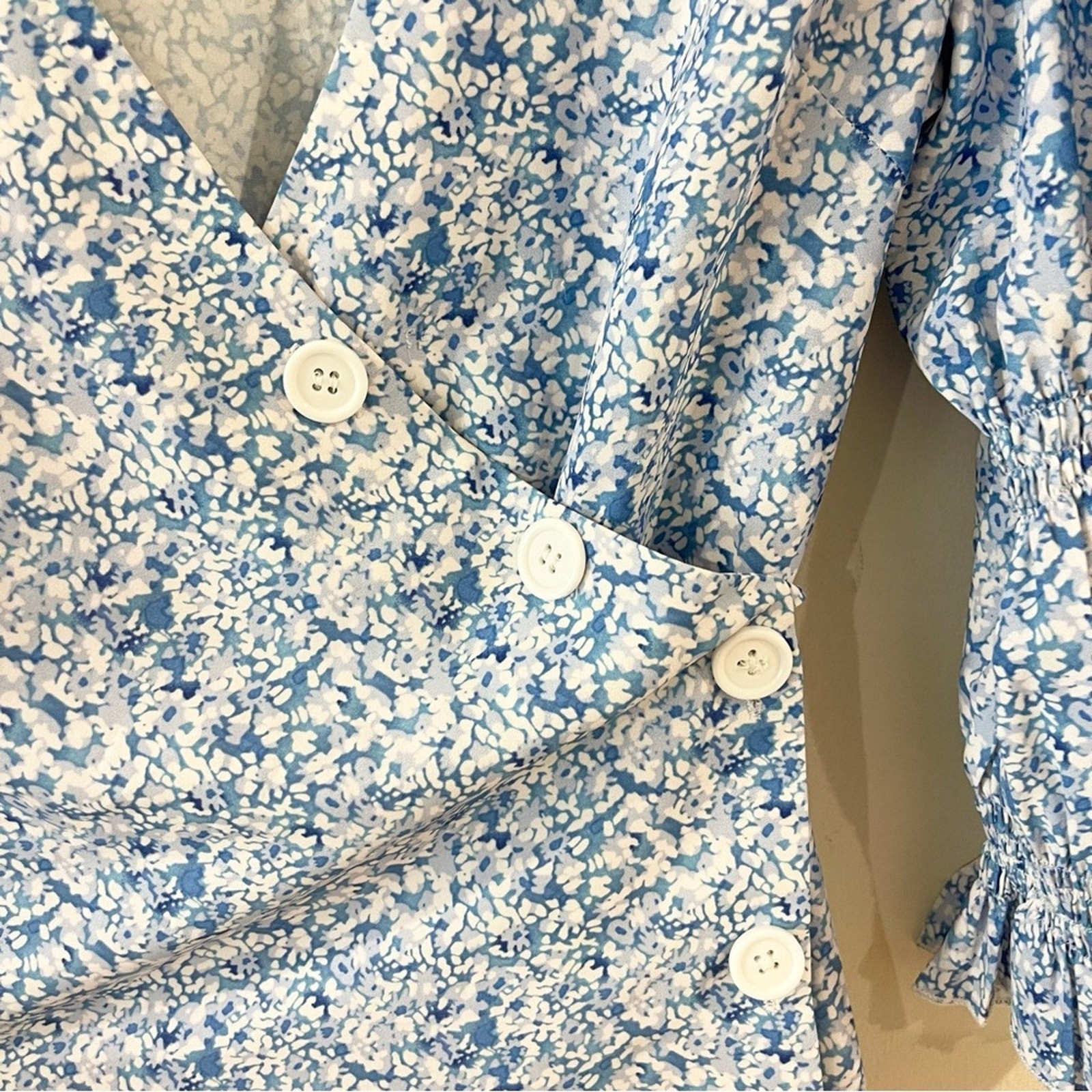 Spring Time in Brooklyn Floral Blue Wrap Mini Dress Silk Blend Woman’s size S