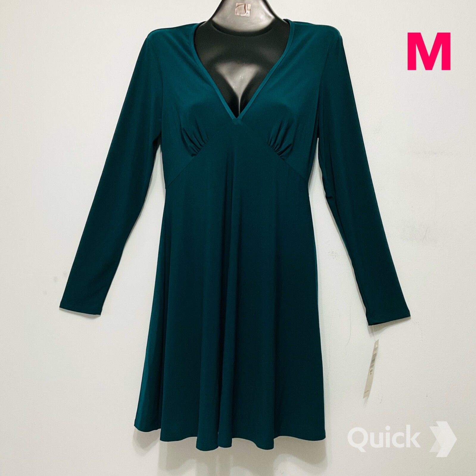 sz M – NWT Tiana B. V-Neck Ruched Front Dress