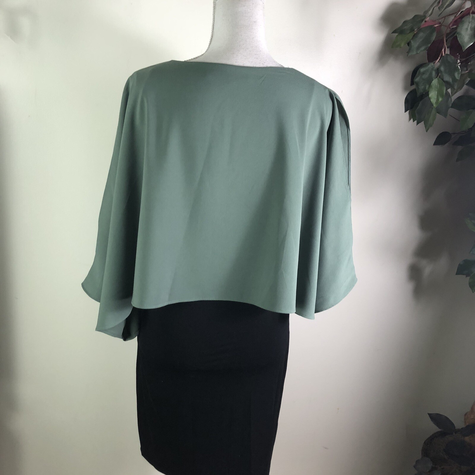 SugarLips women’s cape style split sleeve bodycon pullover scoop dress Sz M