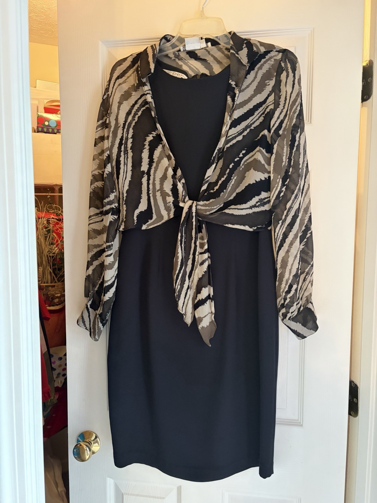 Maggy London 2-Piece Dress Set S-10 Black Dress w 100% Silk Animal Print Jacket