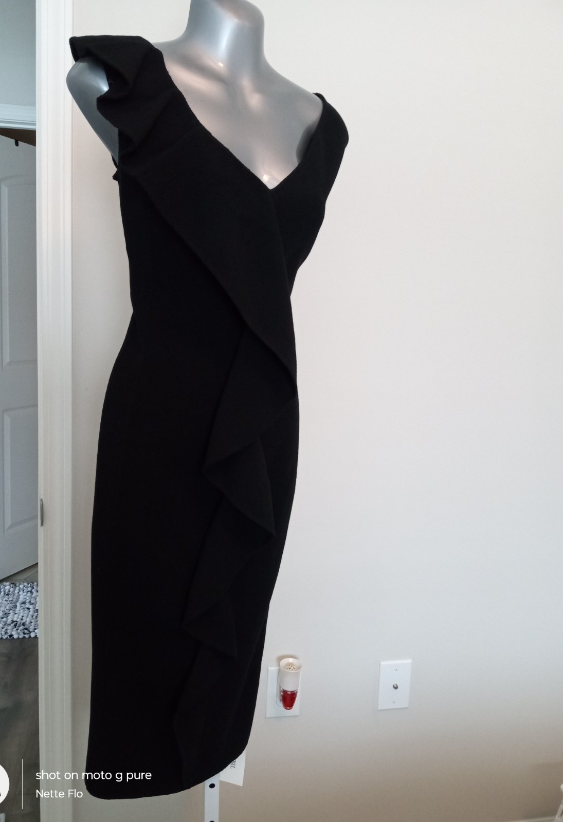 St John Black Wool Knit Sleeveless Ruffle Detail Mid Length Dress Sz 10