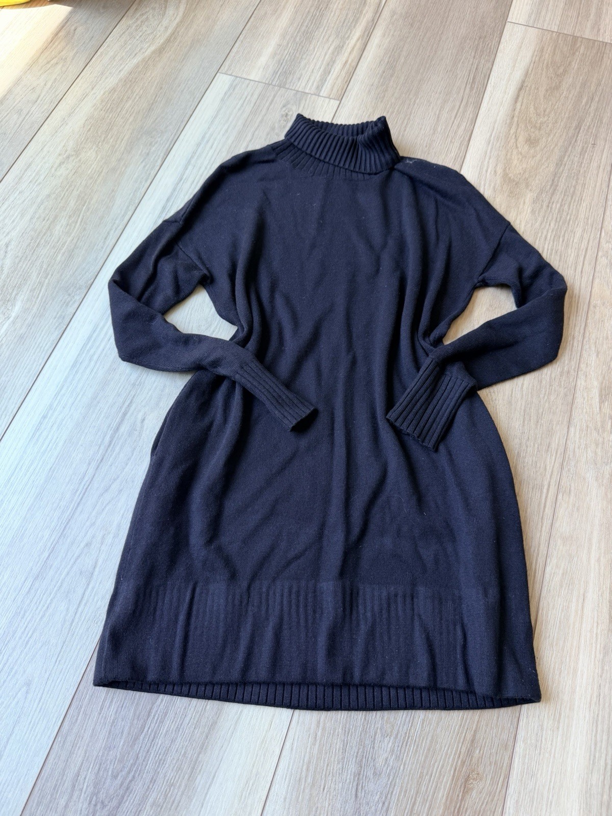 Lululemon Sweater Dress 5% Cashmere Size Small Black