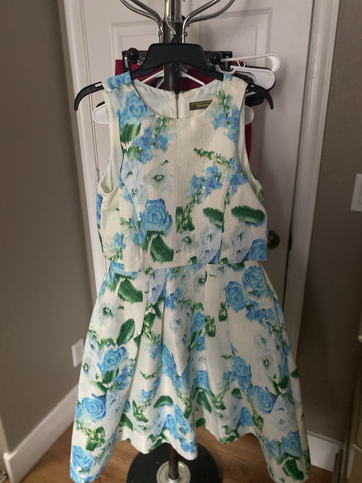 Melonie T Women’s Size 8 White Floral A-Line Knee Dress Lined Zip Sleeveless