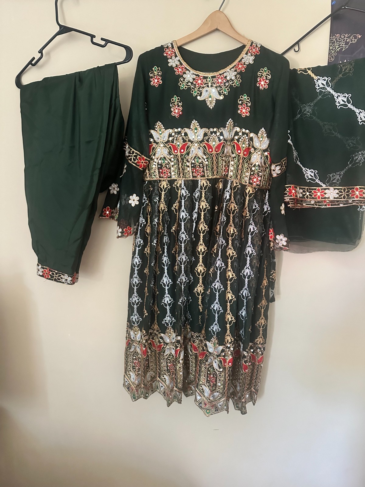 Dress 3 peice woman suits width 19.5 inches and length 44 inches