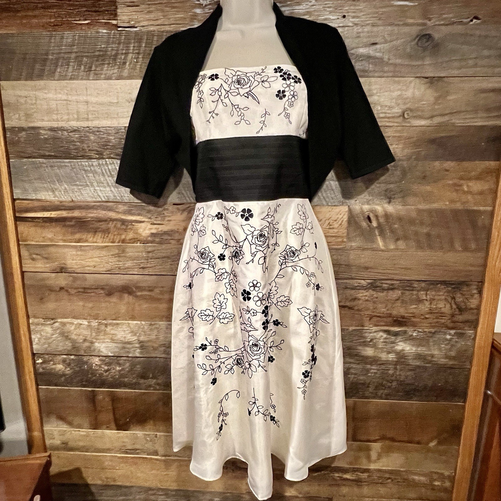 White House Black Market Dress Ivory Floral SILK Fit Flare Strapless NWT Sz 6 S